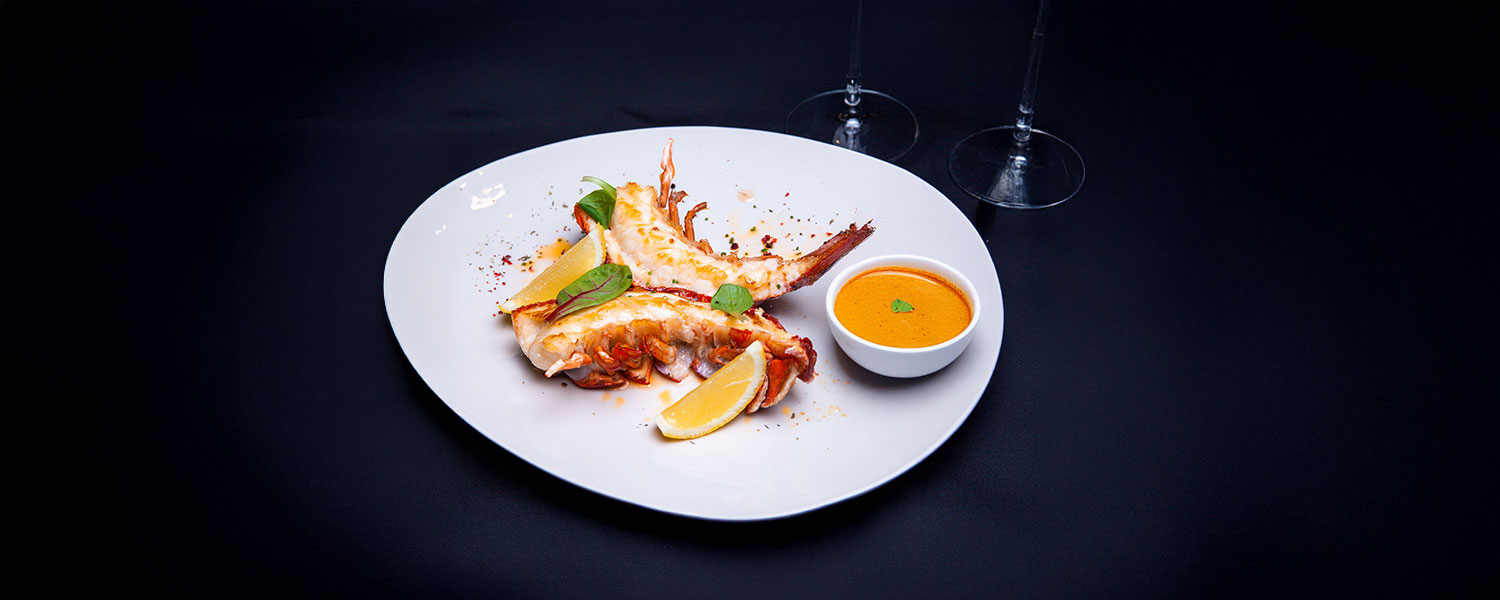 Poêlée de Langouste à la sauce de curry jaune