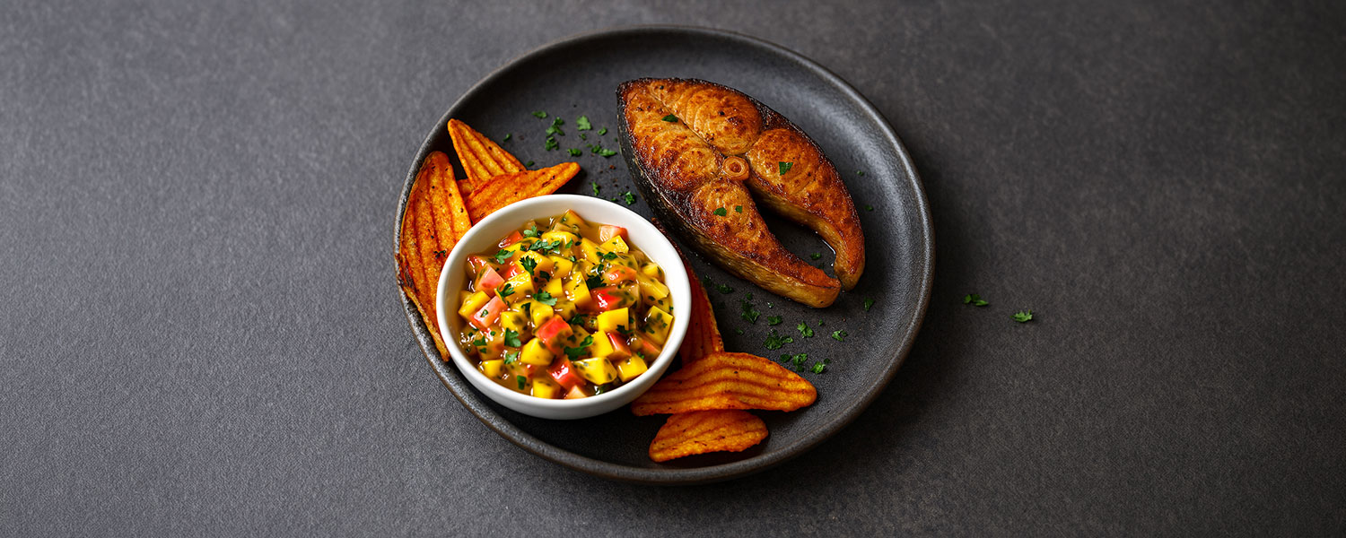 Mahi-Mahi poêlé, salsa de mangue-passion et chips de patate douce